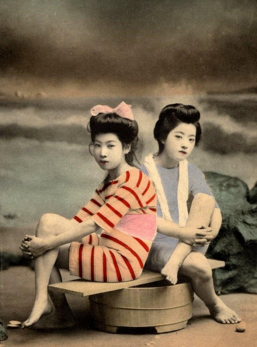 Meiji Era Geishas as Bathing Beauties, c.1900.2